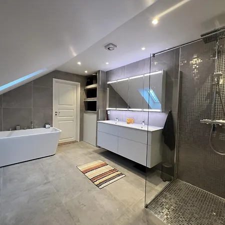 Stort Og Flott Hus Pa Tyholt Apartment